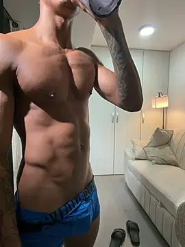 Paradise_boy__ Chat XXX in diretta