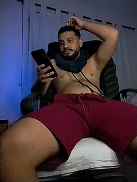 BadboyX333 Adlı Modelin Canlı XXX Sohbeti