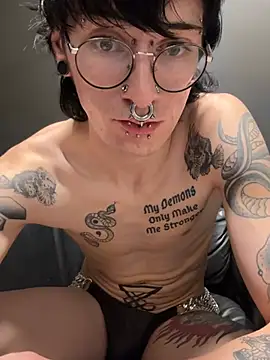 Chatroom XXX en direct de GothSadist