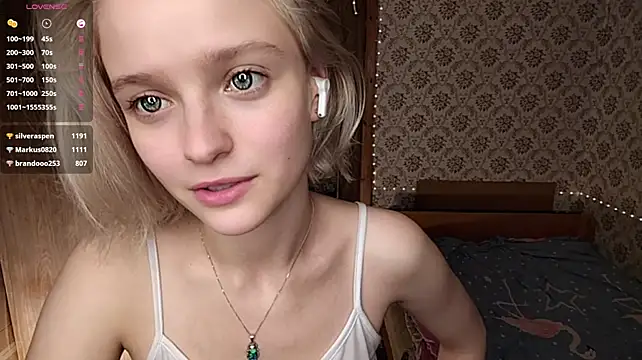 Smartemilia's Live XXX Chat