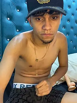 Alexxx_B2026 Adlı Modelin Canlı XXX Sohbeti