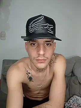 Chat +18 de MaxHornyLatin ao vivo