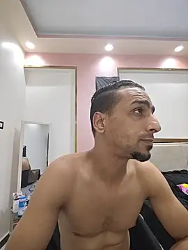 צ'אט XXX בשידור חי של highguy