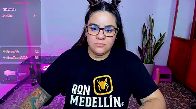 camilita_hurtadoo's Live Chat Room