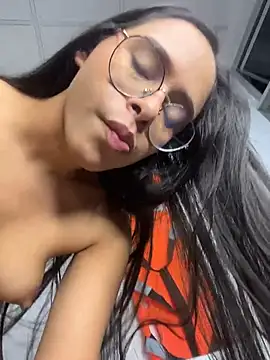 Chat +18 de HappyKittyXXX ao vivo