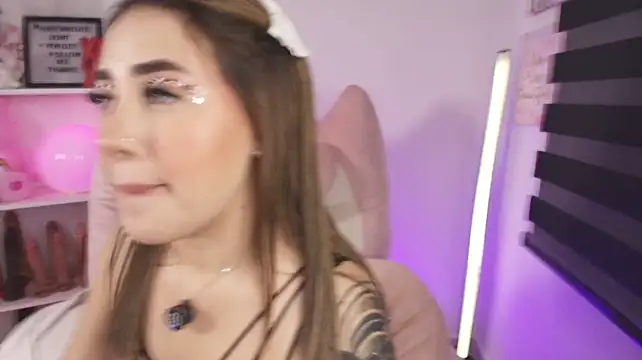 XXX chat uživo modela justonecute