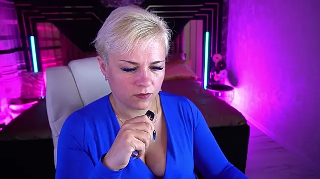 CrystalVibe's Live XXX Chat