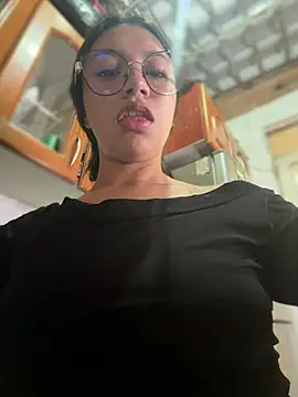 Živý XXX chat CocoaGigiMuse