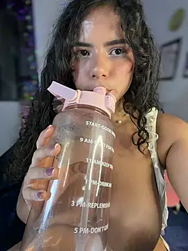 Simone_Miller Adlı Modelin Canlı XXX Sohbeti