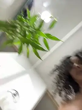 Curlyierr Adlı Modelin Canlı XXX Sohbeti