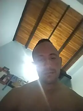 Elcauss élő XXX-chatje