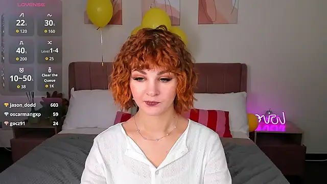 Kira__Fluffy Chat XXX live