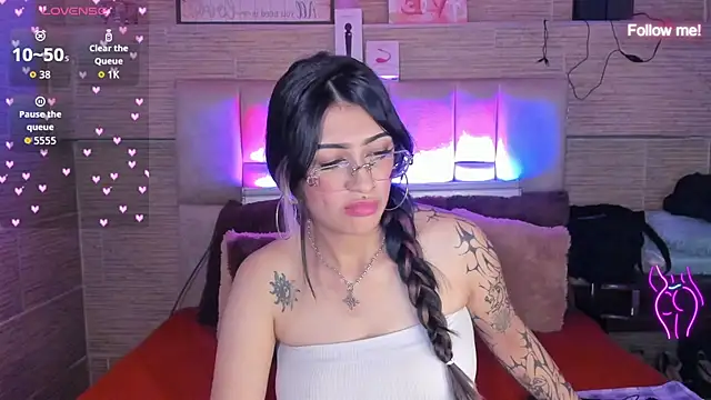 XXX chat uživo modela mia_devine_