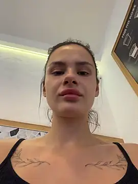 MiraReach live XXX chat