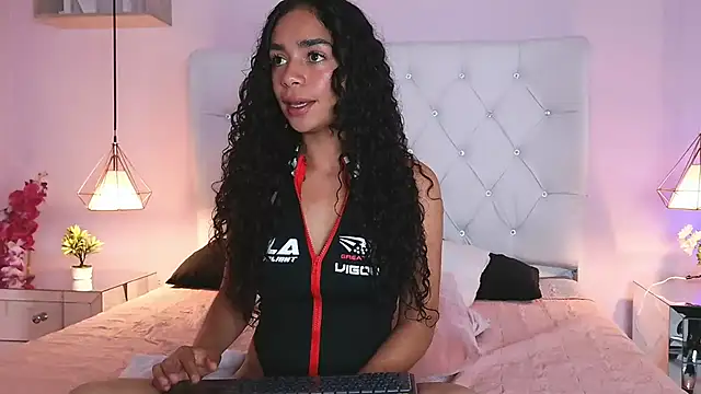Novagh_ Adlı Modelin Canlı XXX Sohbeti