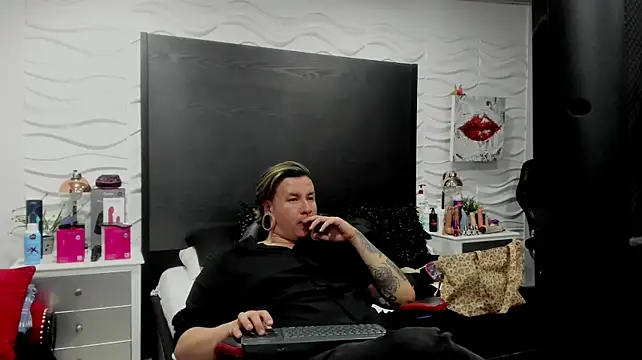 inkedsinners_n Live XXX chat