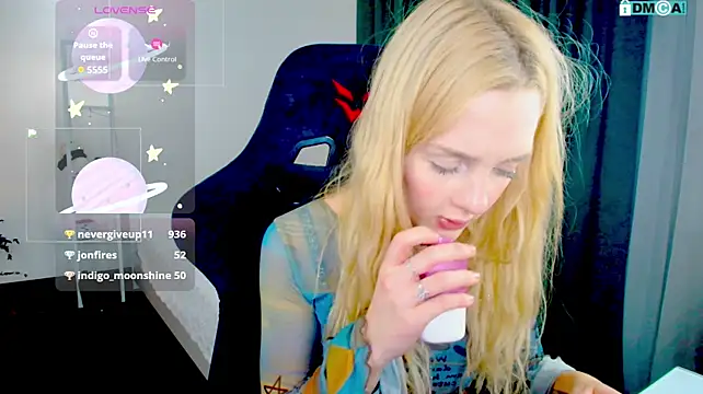 Chat XXX en directo de Aliceglass__