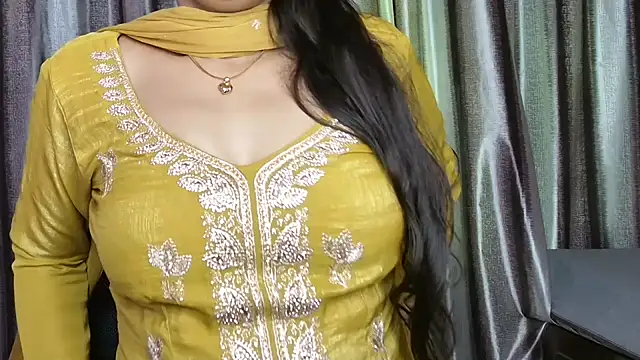 Radhika_4_you Adlı Modelin Canlı XXX Sohbeti