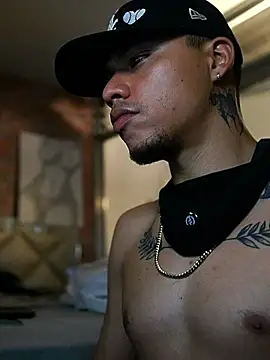 Chat +18 de AlphaMasterXxx ao vivo