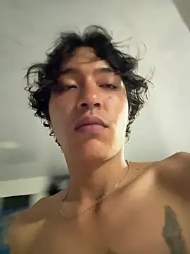 XXX chat uživo modela TonnyBottom