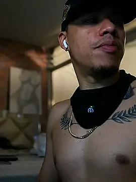 Chat +18 de AlphaMasterXxx ao vivo