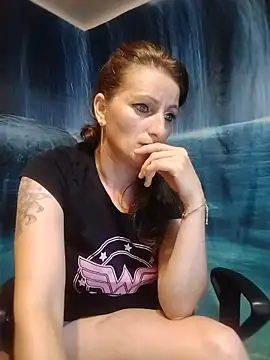 Chatroom XXX en direct de CrazyMaya39