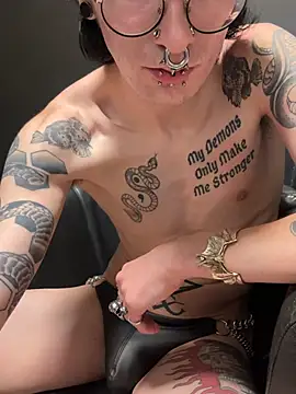 Chat XXX en directo de GothSadist