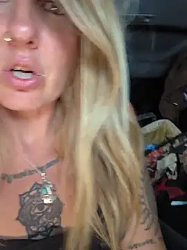 XXX chat uživo modela SheIsSomething