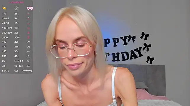 XXX chat uživo modela bellatip