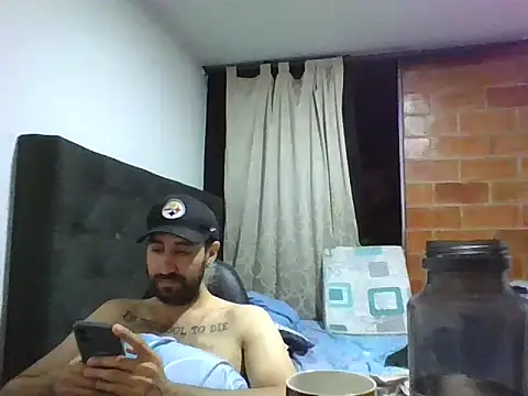 coolfriki's Live XXX Chat