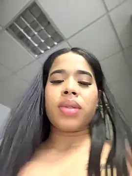XXX chat uživo modela EmmaExoticaXXX
