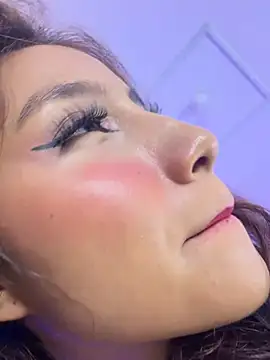 naomiii__ Adlı Modelin Canlı XXX Sohbeti