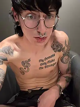 Živý XXX chat GothSadist