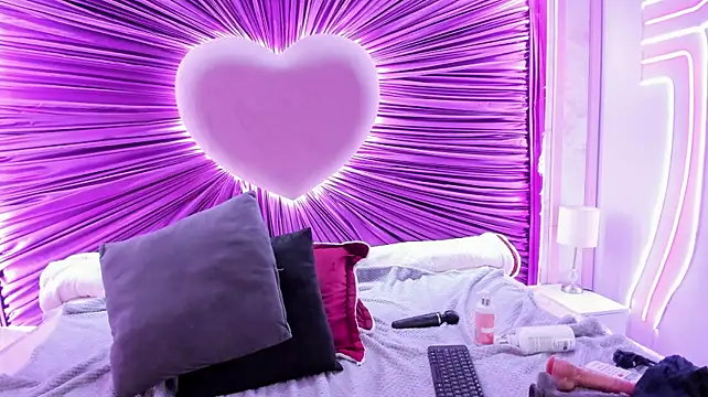 Lushi_Love: онлайн-секс-чат