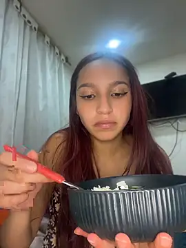 Eve_Ritz Adlı Modelin Canlı XXX Sohbeti
