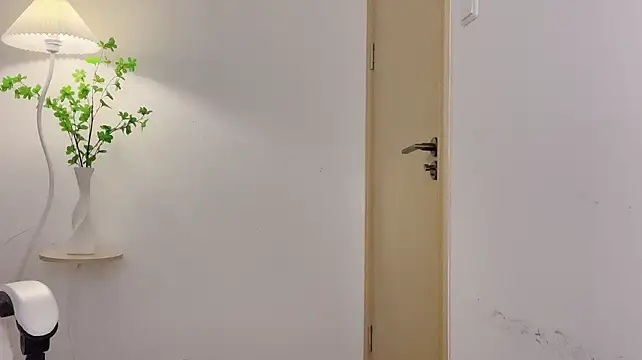 Annie-3 Live XXX Chat