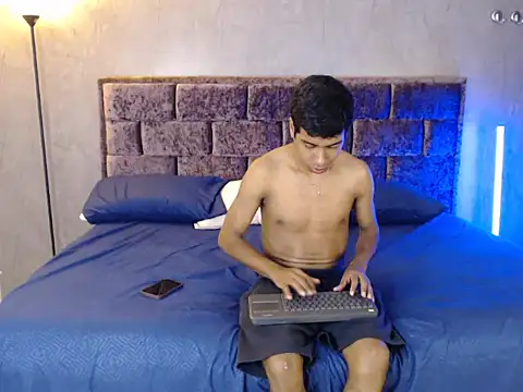 Leo_Harem Adlı Modelin Canlı XXX Sohbeti