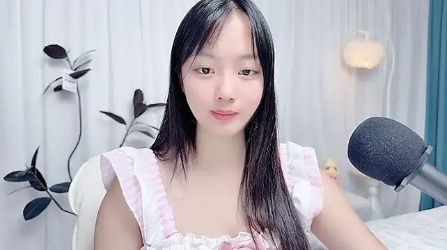 Winnie666999 现场XXX聊天