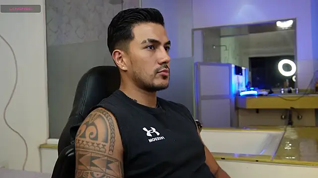 aaron_bolt – Naživo XXX chat