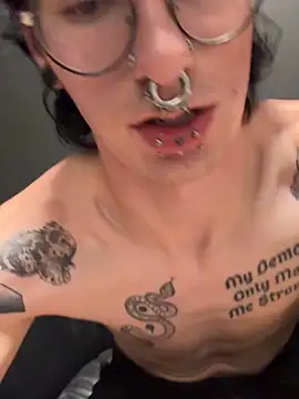 GothSadist live XXX chat