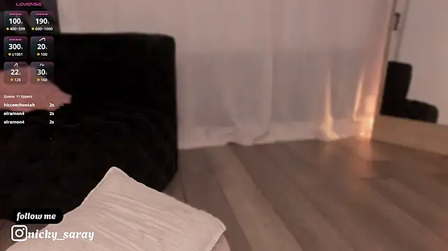 nickky__ Adlı Modelin Canlı XXX Sohbeti