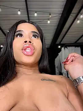 EmmaExoticaXXX XXX чат на живо