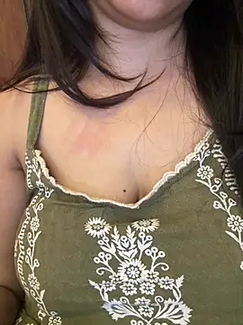 ITZ_CHANDNI's Live XXX Chat