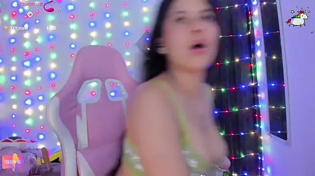 XXX chat uživo modela Vibambi