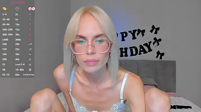 XXX chat uživo modela bellatip