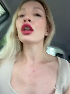 LavenderHot Adlı Modelin Canlı XXX Sohbeti