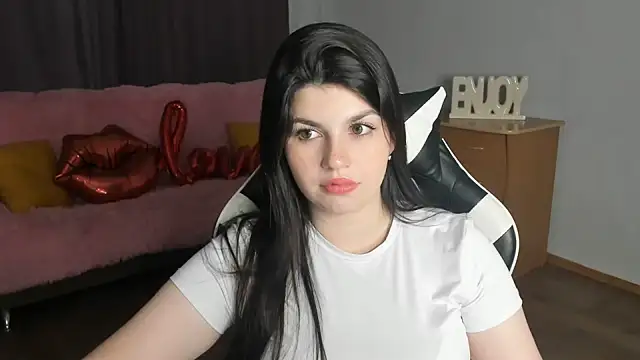 KisaModel Adlı Modelin Canlı XXX Sohbeti