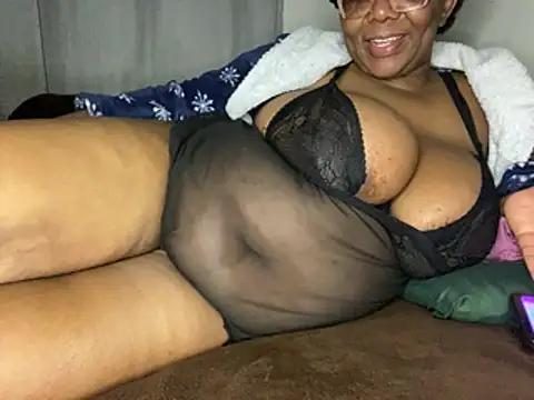 BoobsQueeen Adlı Modelin Canlı XXX Sohbeti