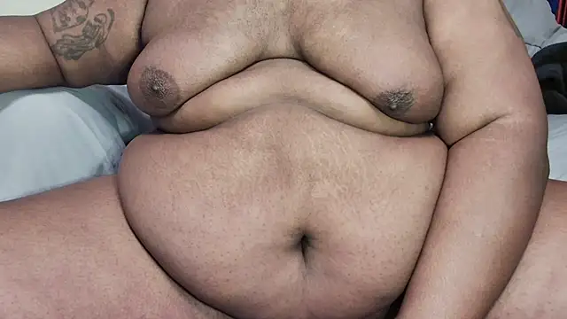 צ'אט XXX בשידור חי של cloudychub91