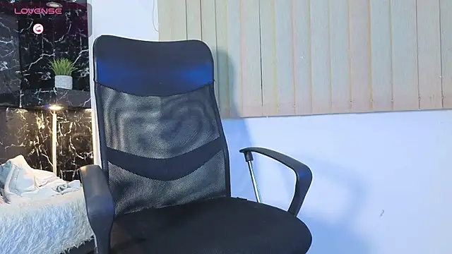 Chatroom XXX en direct de MR_EITHAN